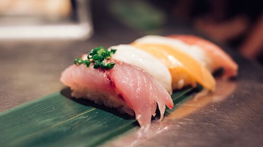 Јадењата со свежа риба се складиште на протеини и масни киселини во јапонската исхрана