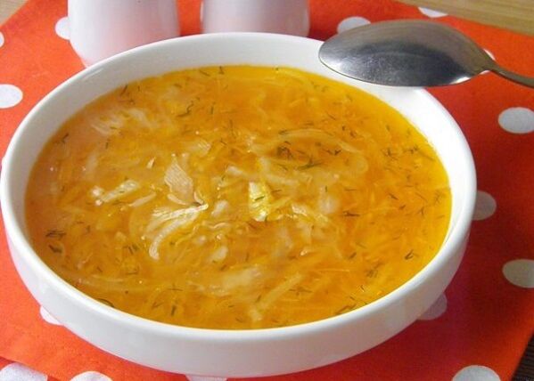 Супа од зелка на менито за оние кои сакаат да ослабат благодарение на кисела зелка
